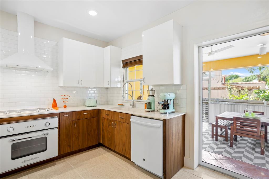 2217 Brevard Road Northeast St. Petersburg, FL 33704 - Photo 15 of 66
