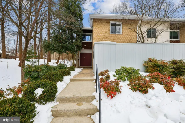 $690,000 | 318 New Mark Esplanade, Rockville, MD 20850