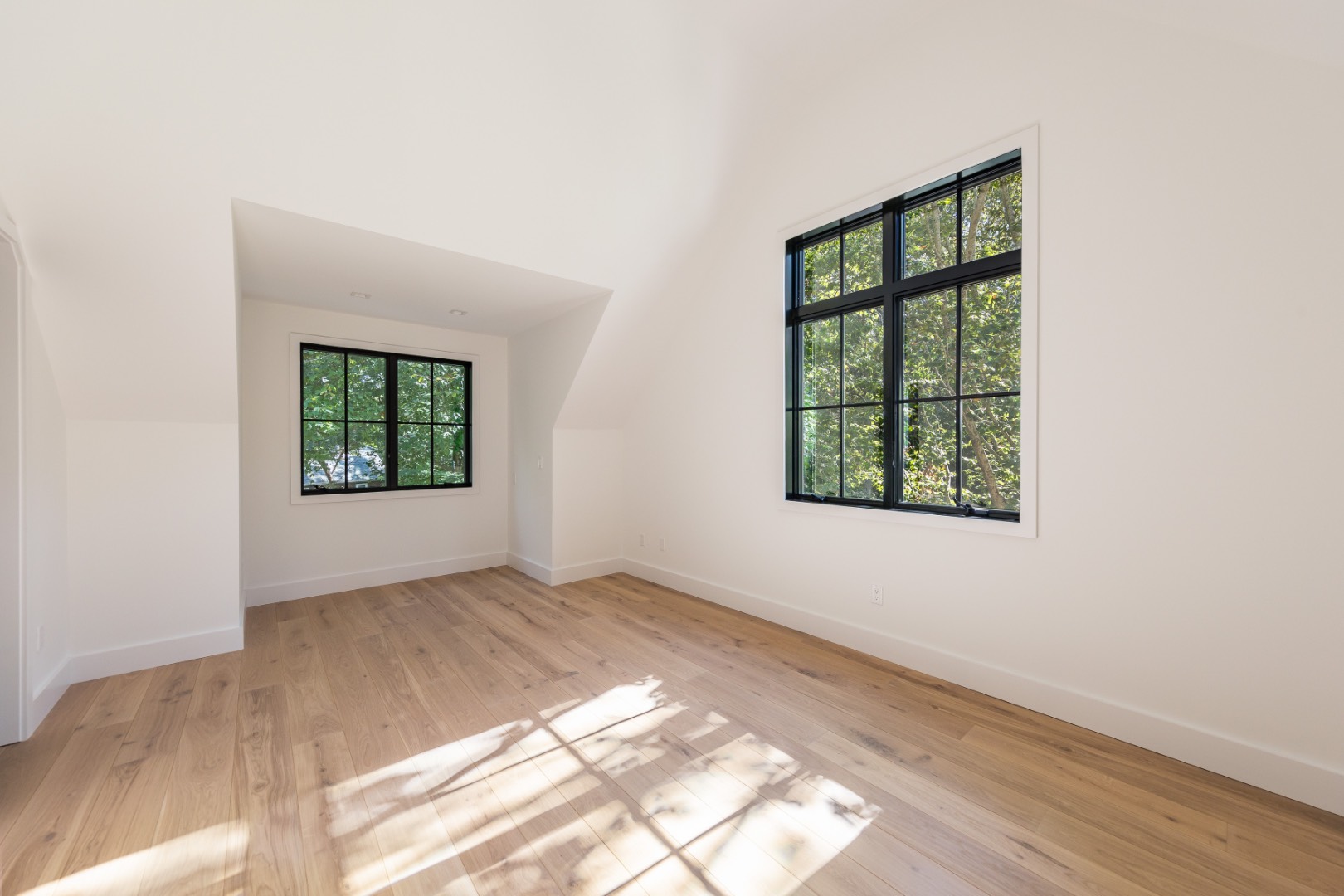 22 Oak Drive Sag Harbor, NY 11963 - Photo 27 of 35 an empty room with windows