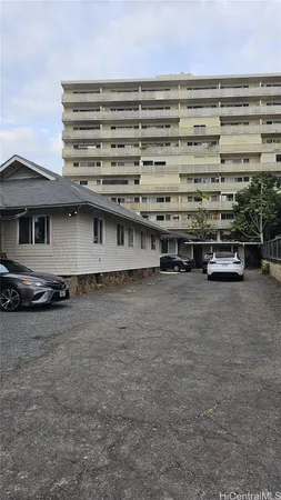 $2,400 | 1348 Wilder Avenue, Unit C, Honolulu, HI 96822