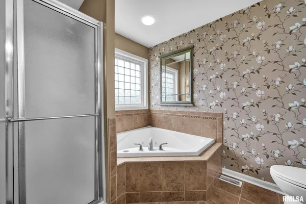 $394,900 | 905 Stonelake Drive, Metamora, IL 61548