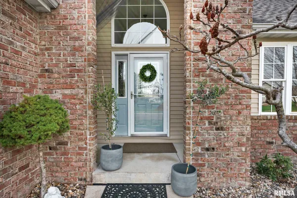 $394,900 | 905 Stonelake Drive, Metamora, IL 61548