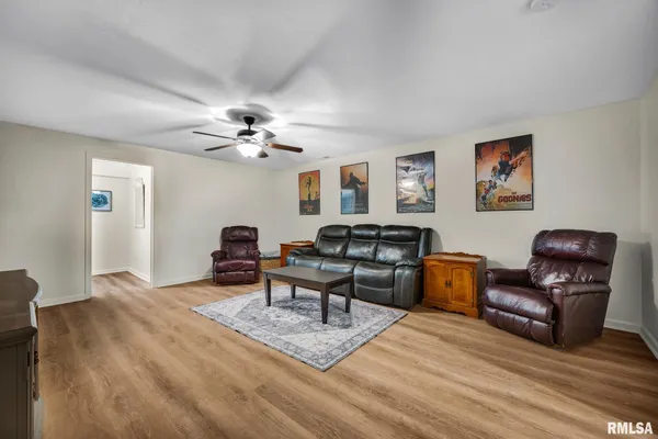 $394,900 | 905 Stonelake Drive, Metamora, IL 61548