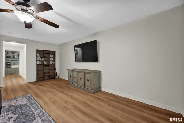 $394,900 | 905 Stonelake Drive, Metamora, IL 61548