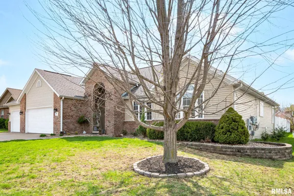 $394,900 | 905 Stonelake Drive, Metamora, IL 61548