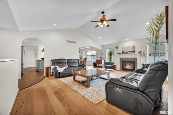 $394,900 | 905 Stonelake Drive, Metamora, IL 61548