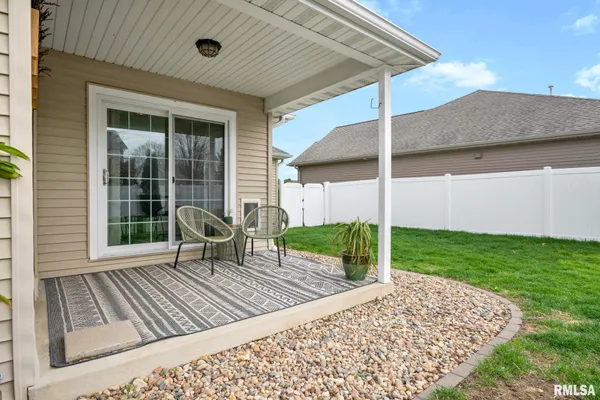 $394,900 | 905 Stonelake Drive, Metamora, IL 61548