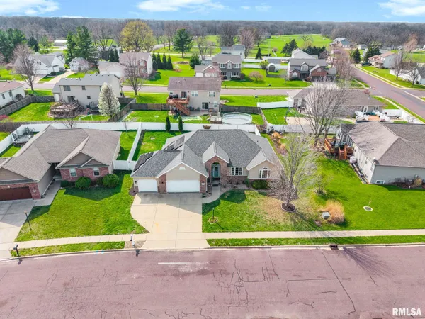 $394,900 | 905 Stonelake Drive, Metamora, IL 61548
