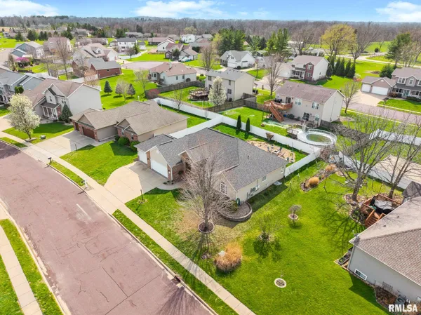 $394,900 | 905 Stonelake Drive, Metamora, IL 61548