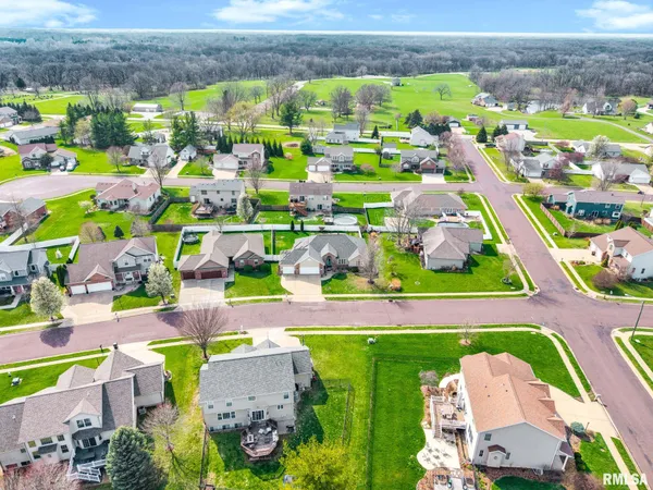 $394,900 | 905 Stonelake Drive, Metamora, IL 61548