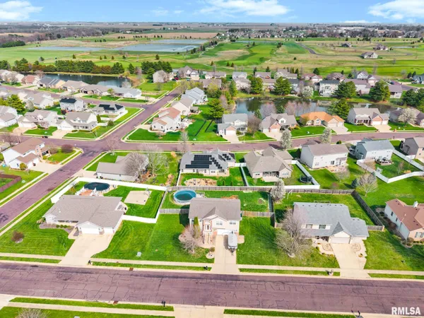 $394,900 | 905 Stonelake Drive, Metamora, IL 61548