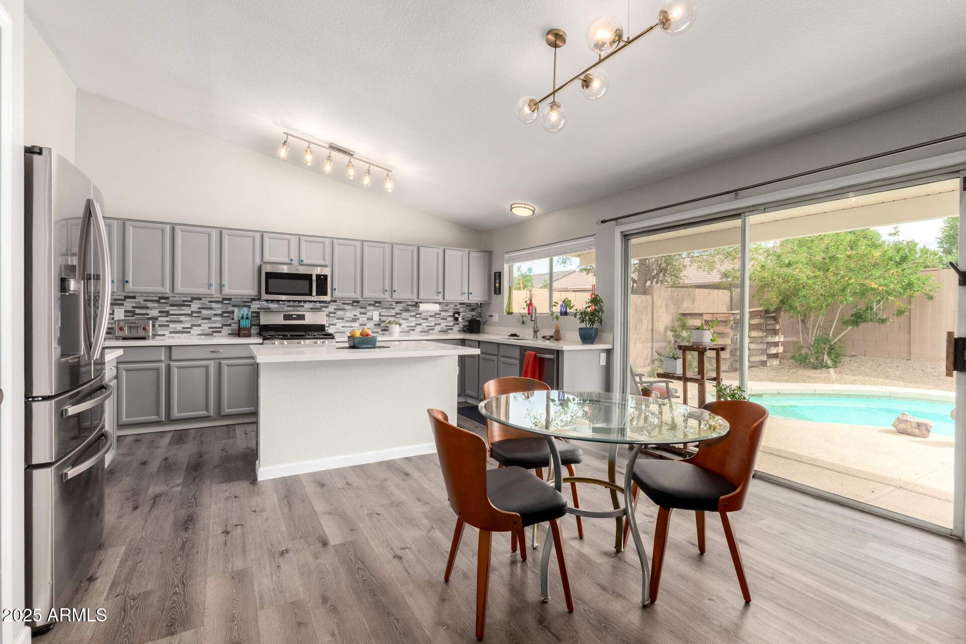 1425 East Darrel Road Phoenix, AZ 85042 - Photo 4 of 42 20 Darrel