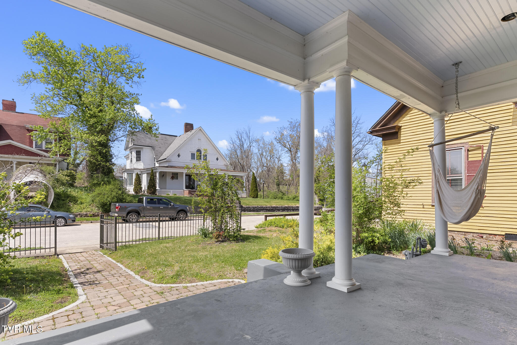 237 Solar Street Bristol, VA 24201 - Photo 3 of 51 DSC04875