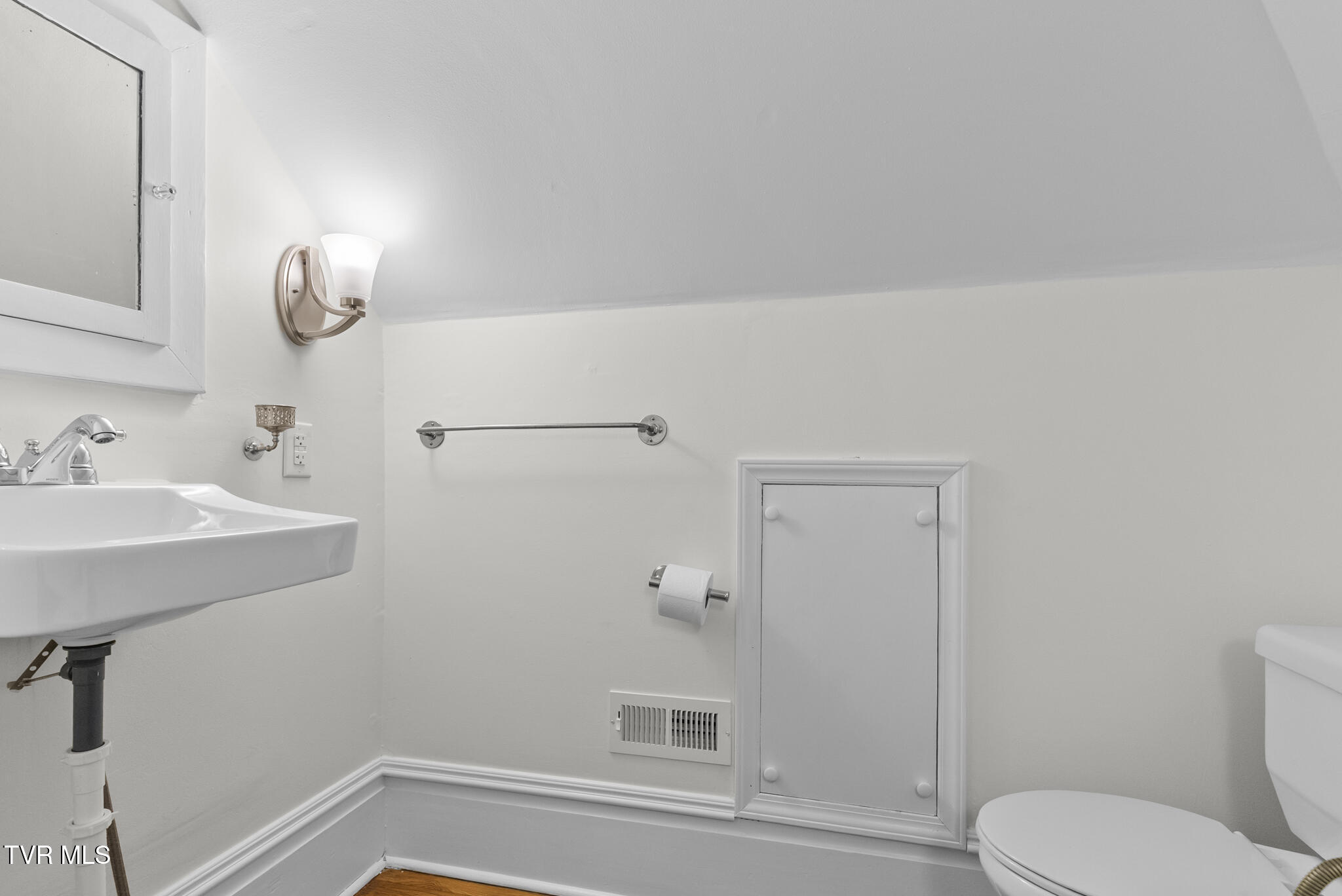 237 Solar Street Bristol, VA 24201 - Photo 40 of 51 DSC04870