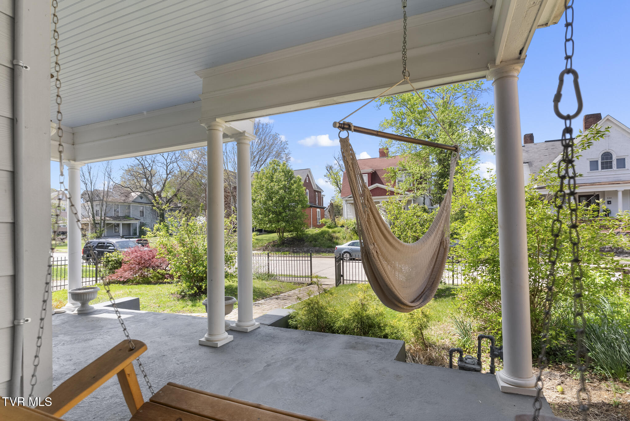 237 Solar Street Bristol, VA 24201 - Photo 4 of 51 DSC04880