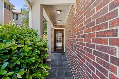 $455,000 | 2618 Enclave At Shady Acres Court, Houston, TX 77008