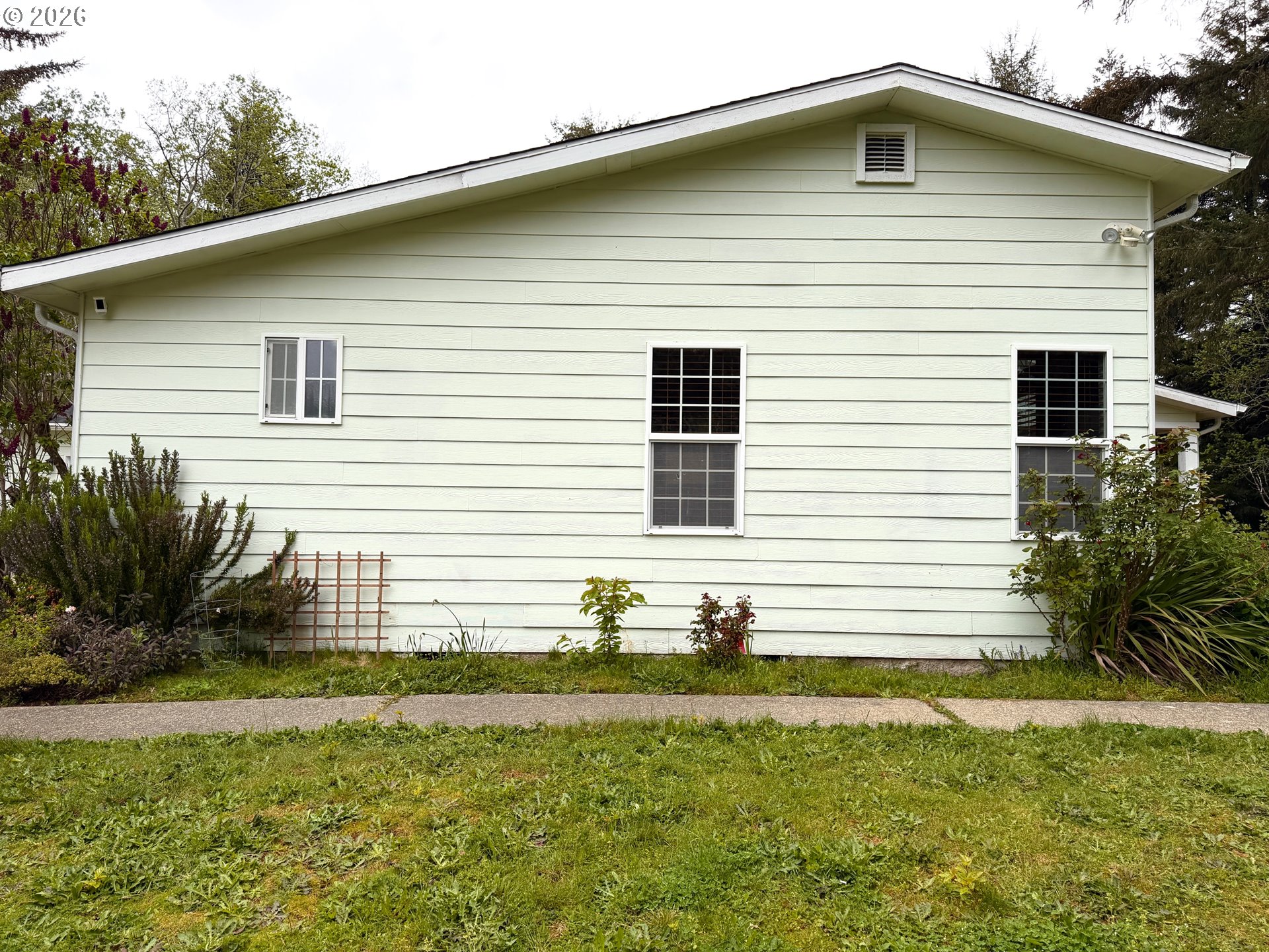1157 8th Street Bandon, OR 97411 - Photo 34 of 46 a front view of a house with a yard