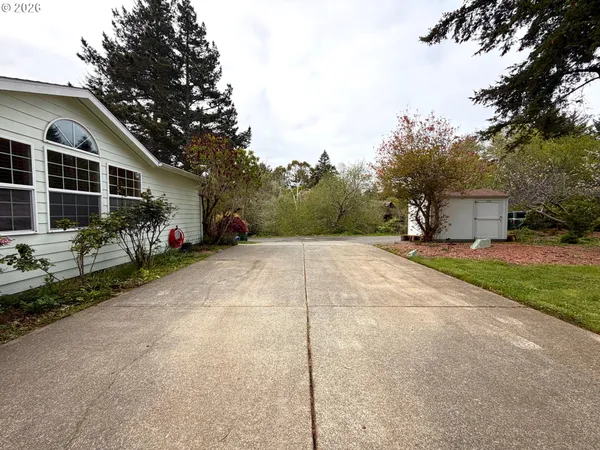 $563,500 | 1157 8th Street, Bandon, OR 97411