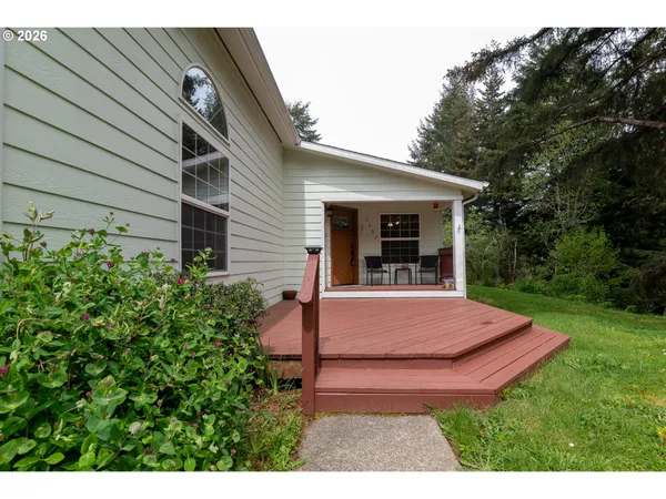 $563,500 | 1157 8th Street, Bandon, OR 97411