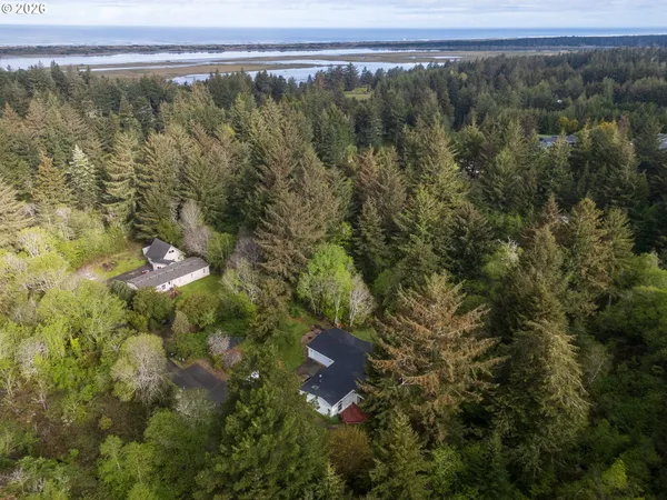 $563,500 | 1157 8th Street, Bandon, OR 97411