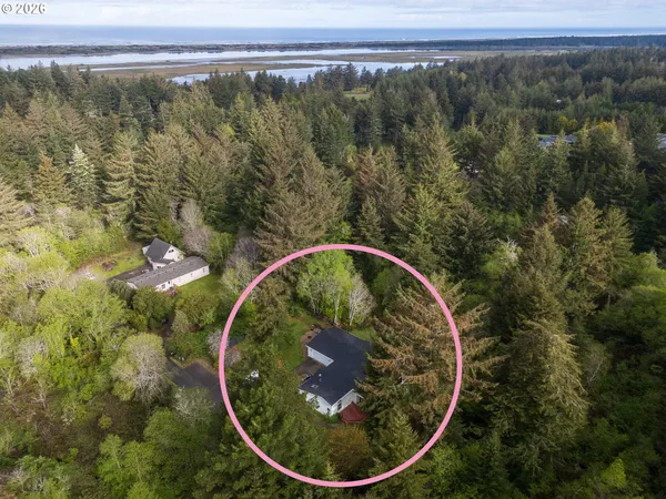 $563,500 | 1157 8th Street, Bandon, OR 97411