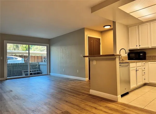 $2,650 | 432 Edgehill Lane, Unit 95, Oceanside, CA 92054