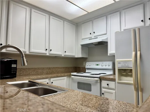 $2,650 | 432 Edgehill Lane, Unit 95, Oceanside, CA 92054