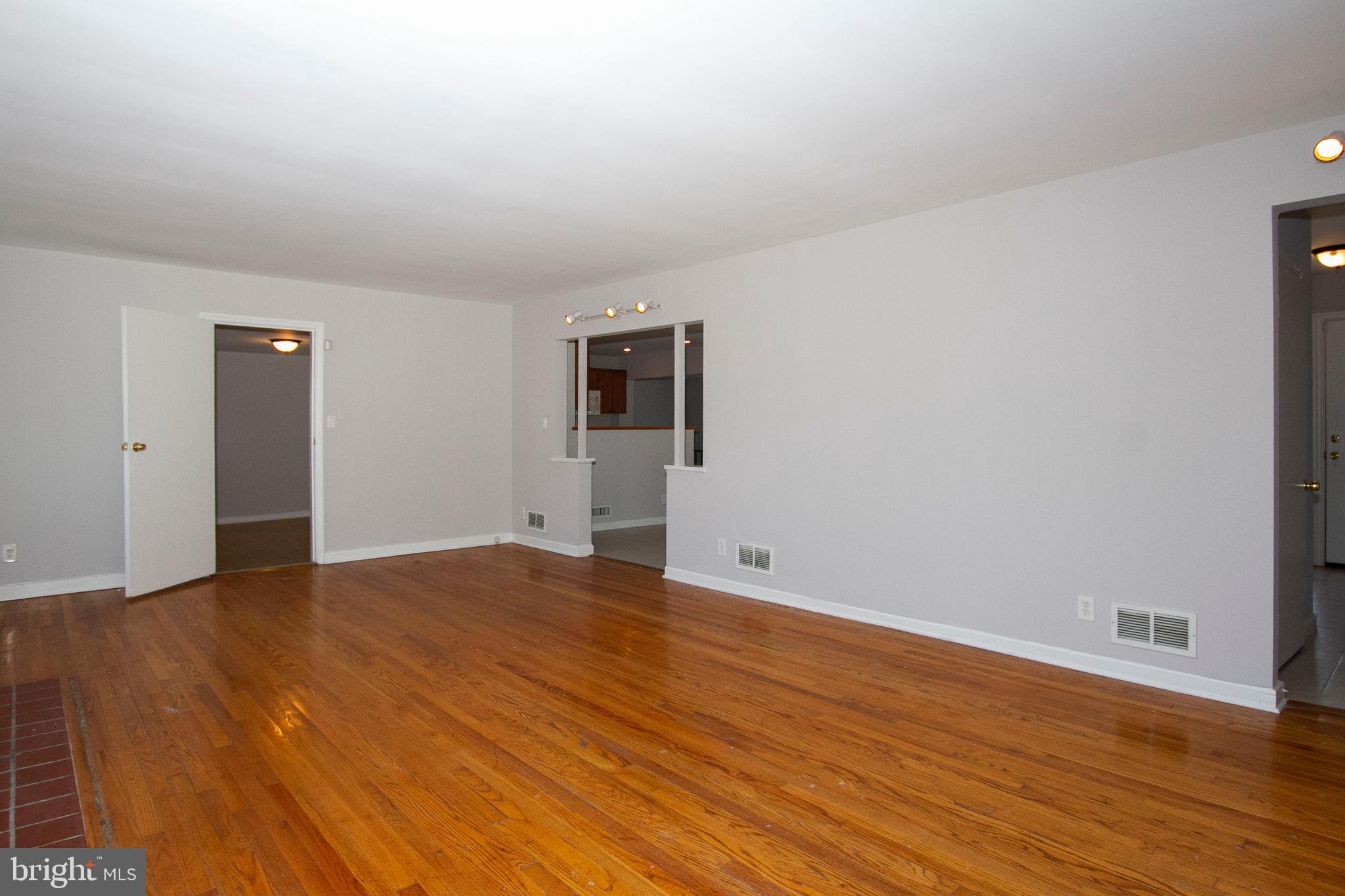 7306 Liberty Road Baltimore, MD 21207 - Photo 6 of 41