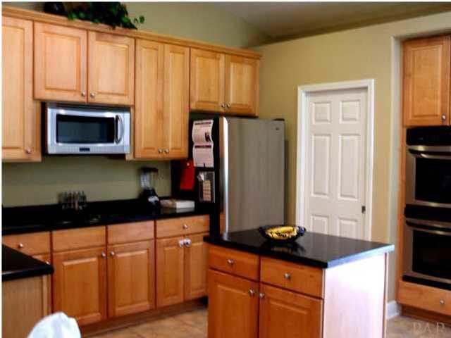 10096 Rookery Road Pensacola, FL 32507 - Photo 2 of 13 View from kitchen to Laundry Room.