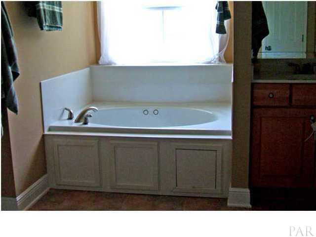 10096 Rookery Road Pensacola, FL 32507 - Photo 9 of 13 Master Bath