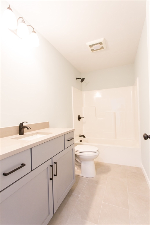 455 Cronin Road West Brookfield, MA 01585 - Photo 25 of 35 a bathroom with a toilet a sink a mirror and a shower