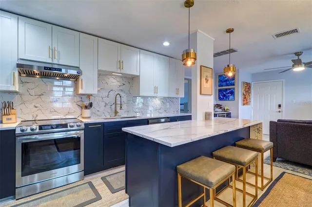 $295,000 | 151 Sea Horse Drive Southeast, Unit H, St. Petersburg, FL 33705