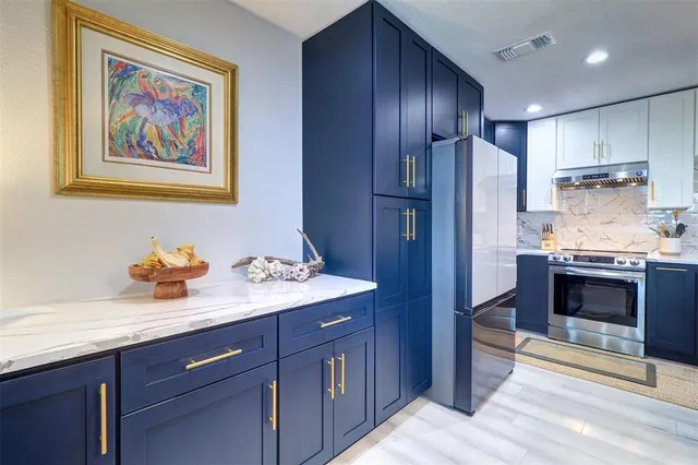 $295,000 | 151 Sea Horse Drive Southeast, Unit H, St. Petersburg, FL 33705