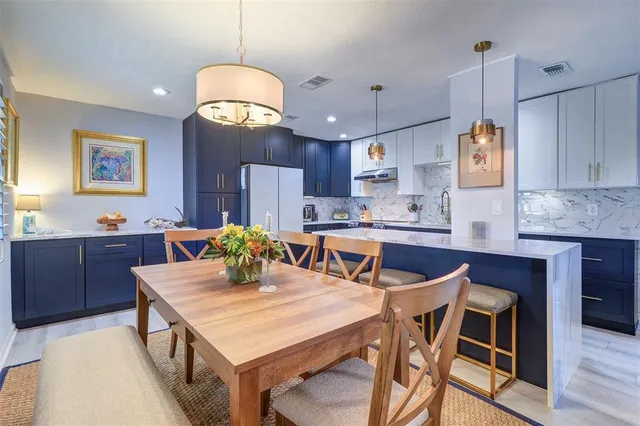 $295,000 | 151 Sea Horse Drive Southeast, Unit H, St. Petersburg, FL 33705