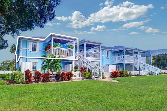 $295,000 | 151 Sea Horse Drive Southeast, Unit H, St. Petersburg, FL 33705