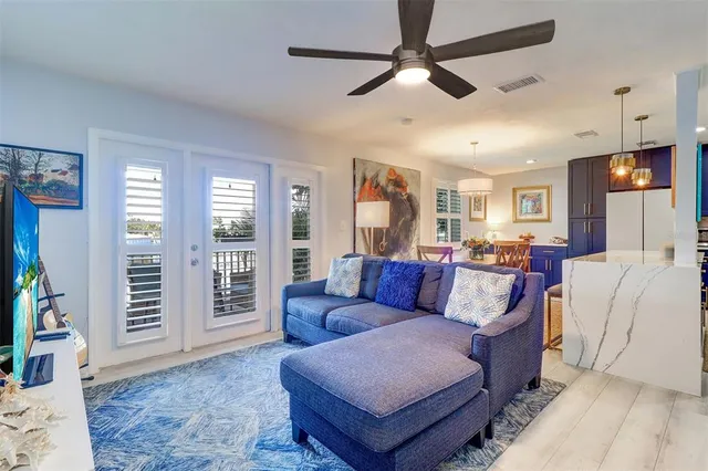 $295,000 | 151 Sea Horse Drive Southeast, Unit H, St. Petersburg, FL 33705
