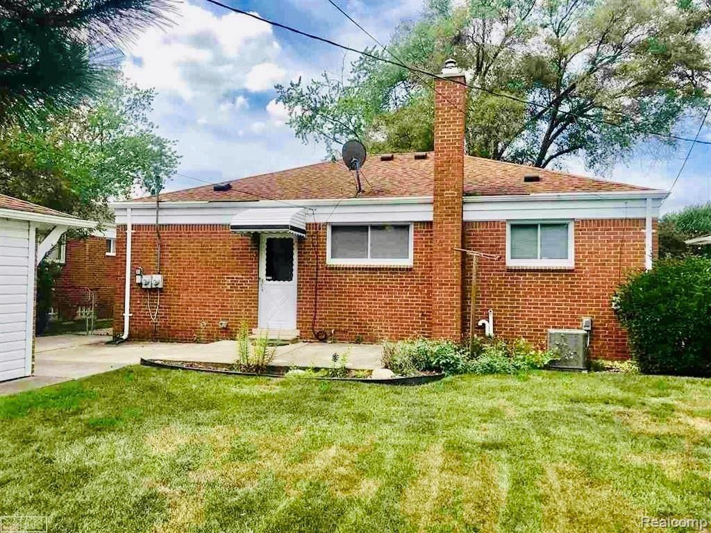 24256 Roxana Avenue Eastpointe, MI 48021 - Photo 18 of 20 fullsizeoutput_225a.jpeg