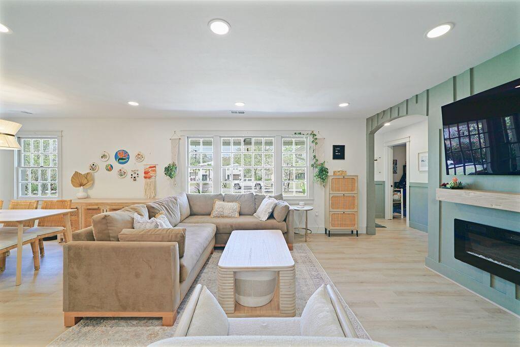 673 Edmonds Drive Charleston, SC 29412 - Photo 4 of 40 -2VnrOnA