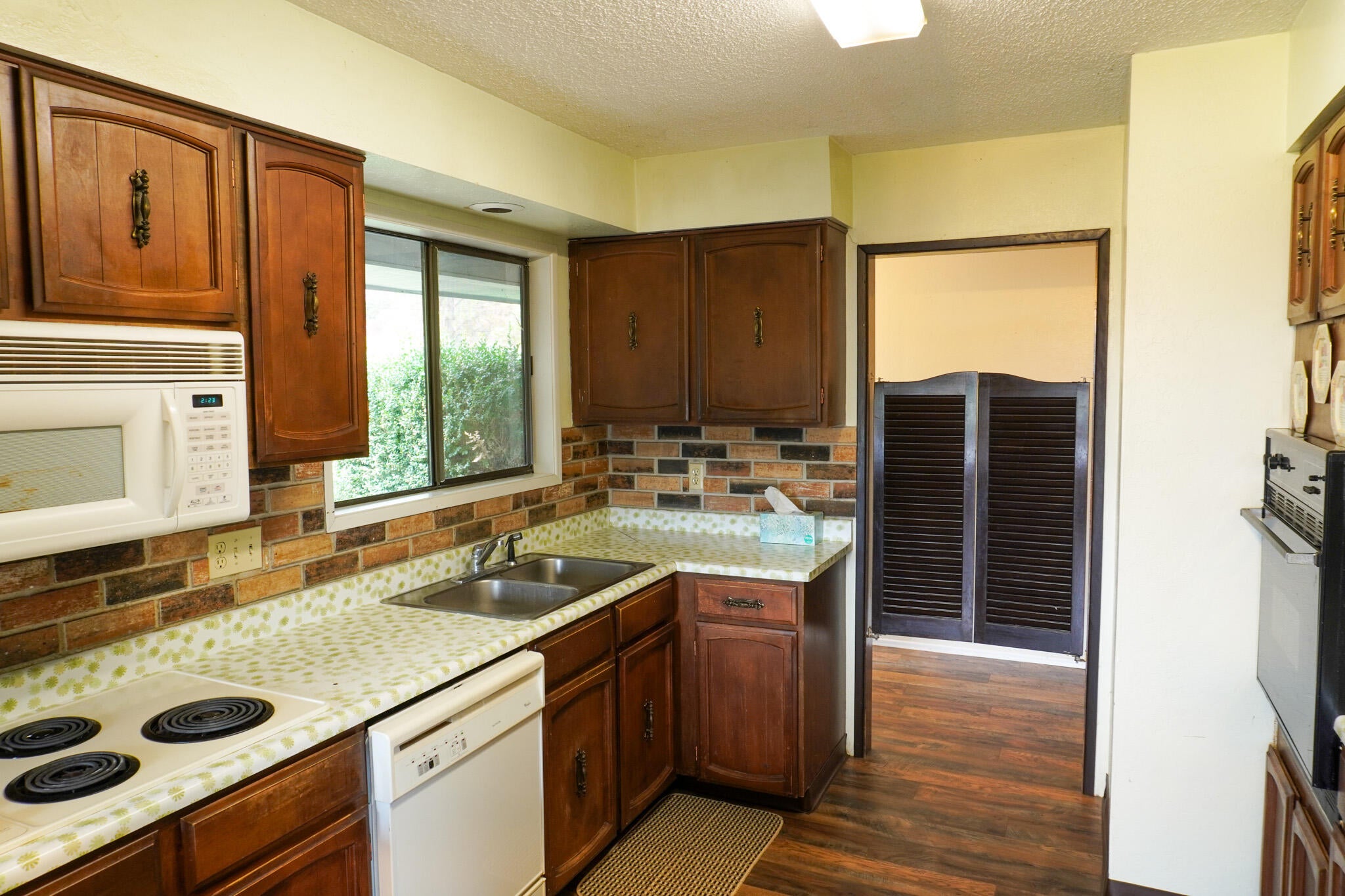 2025 Alta Vista Road Eagle Point, OR 97524 - Photo 8 of 41 DSC00045