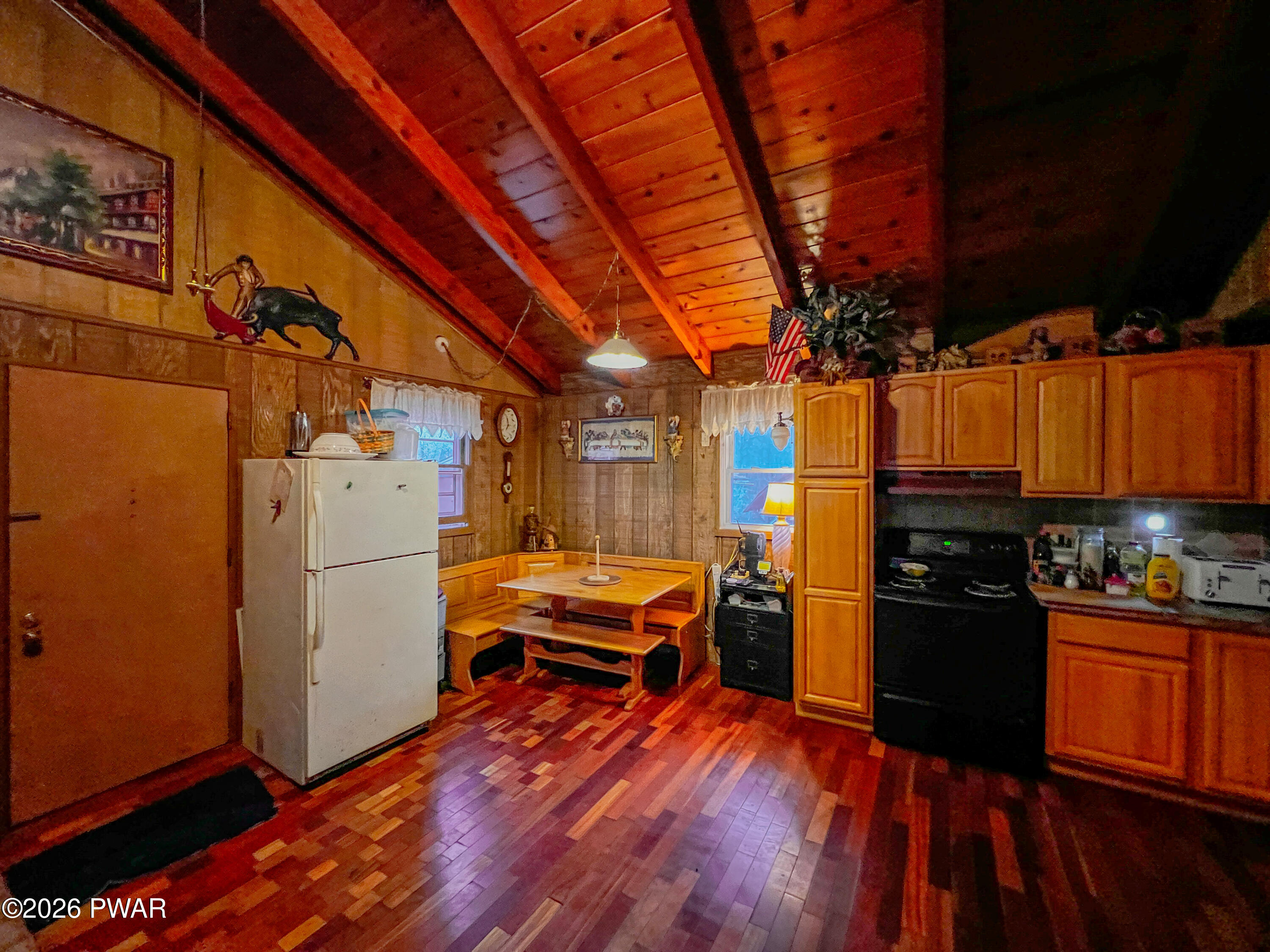 2121 Oaktree Lane Bushkill, PA 18324 - Photo 3 of 27