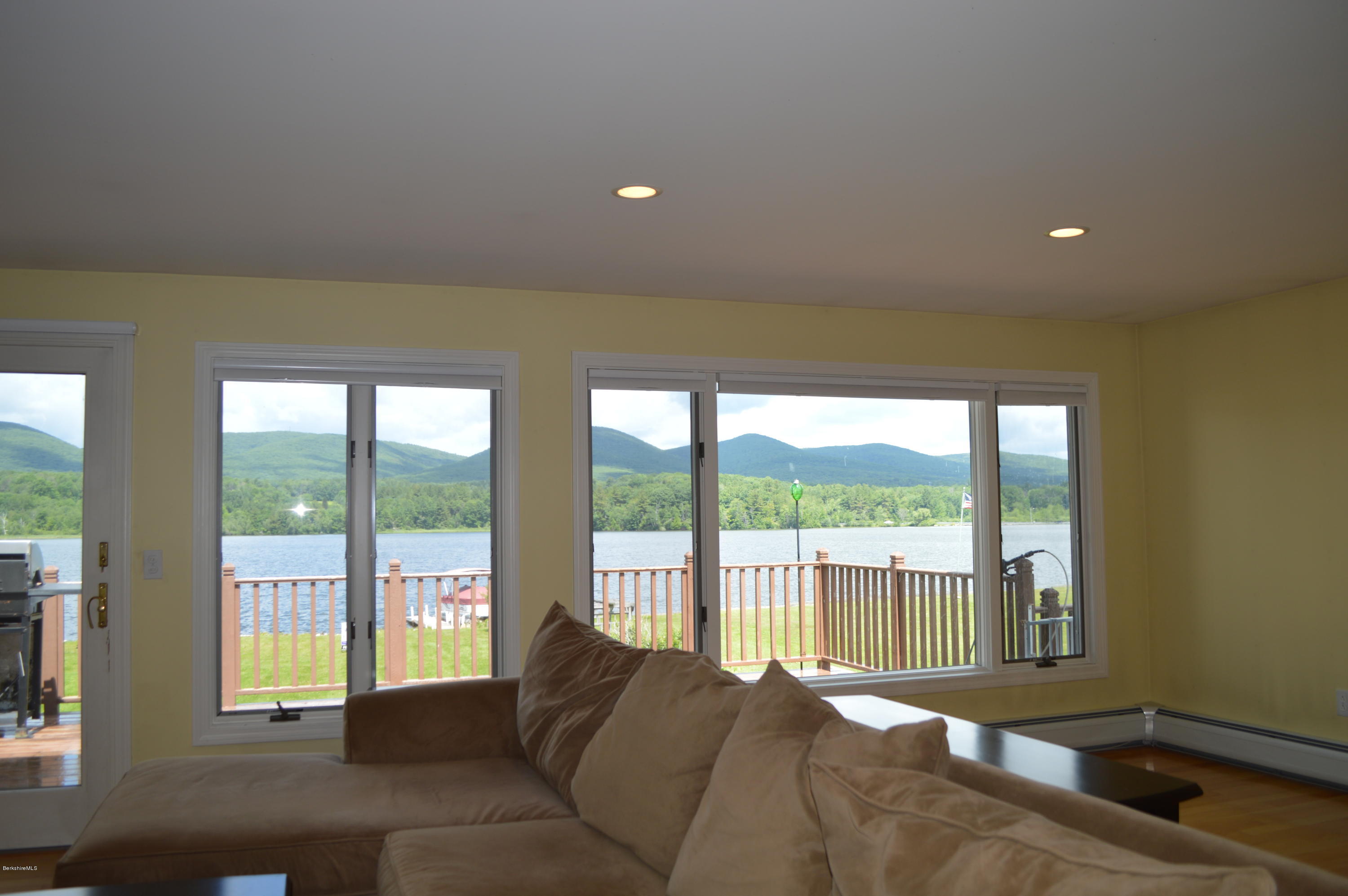 2 Thomas Road Pittsfield, MA 01201 - Photo 22 of 40 DSC_0344