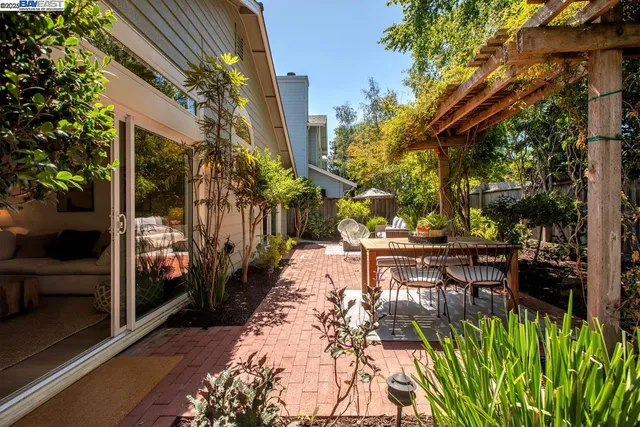$1,195,000 | 21 Ulster Place, Alameda, CA 94502