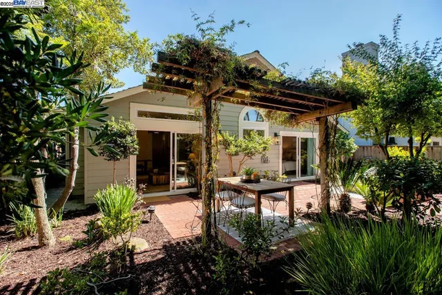 $1,195,000 | 21 Ulster Place, Alameda, CA 94502