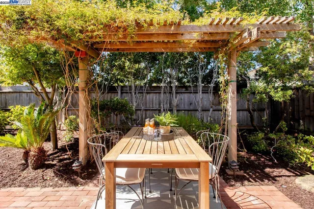 $1,195,000 | 21 Ulster Place, Alameda, CA 94502