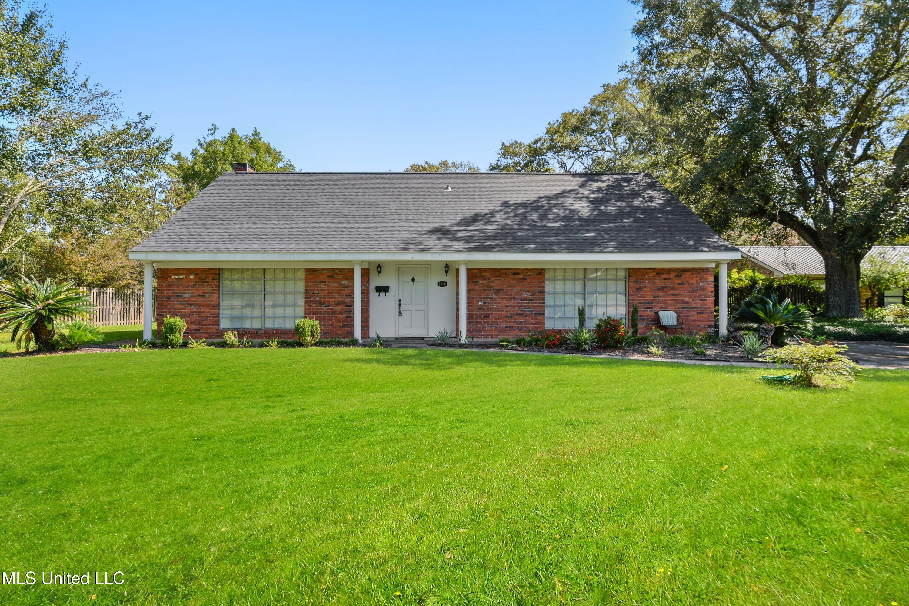 1710 Bates Street Pascagoula, MS 39581 - Photo 1 of 38 001 (1)