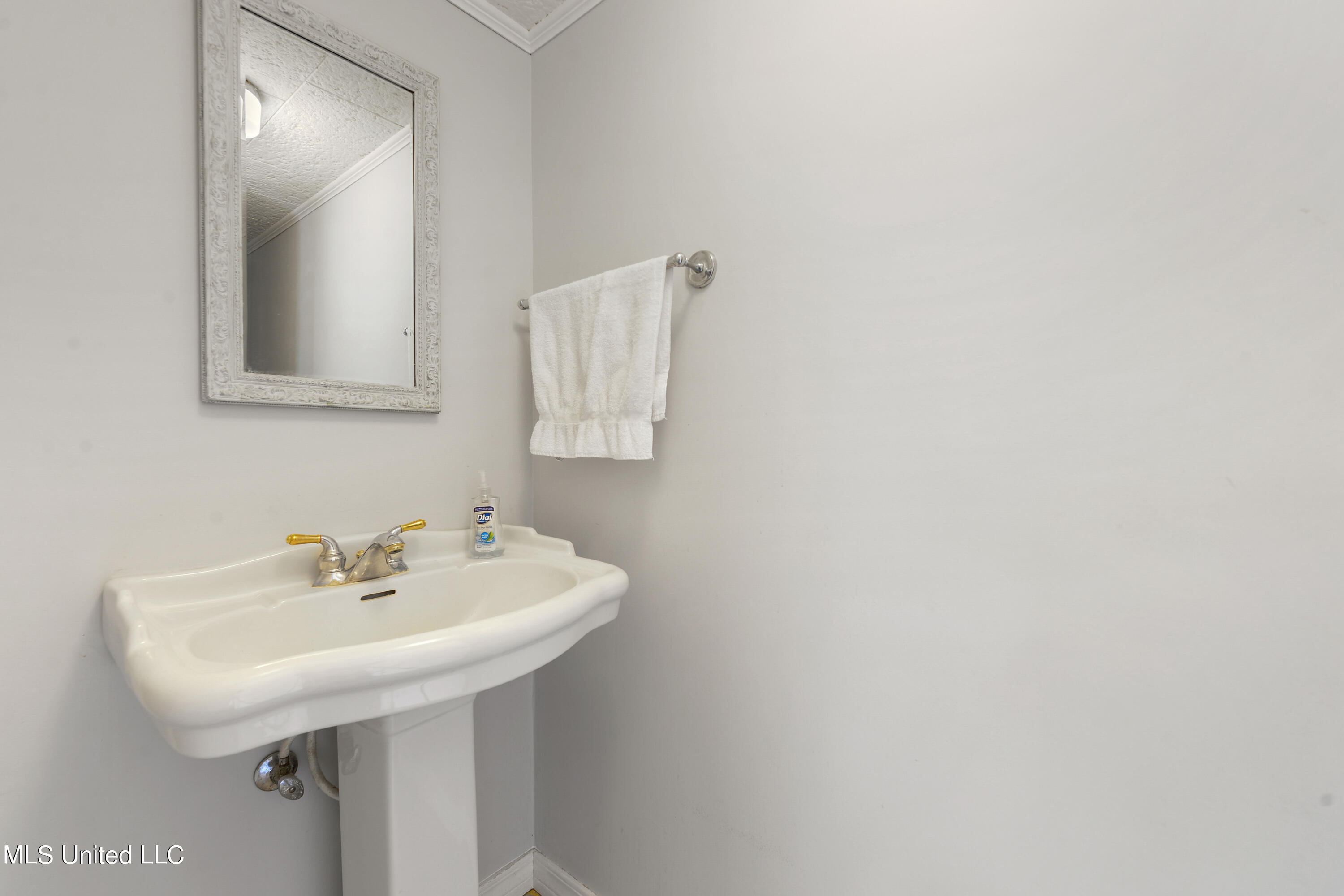 1710 Bates Street Pascagoula, MS 39581 - Photo 16 of 38 016