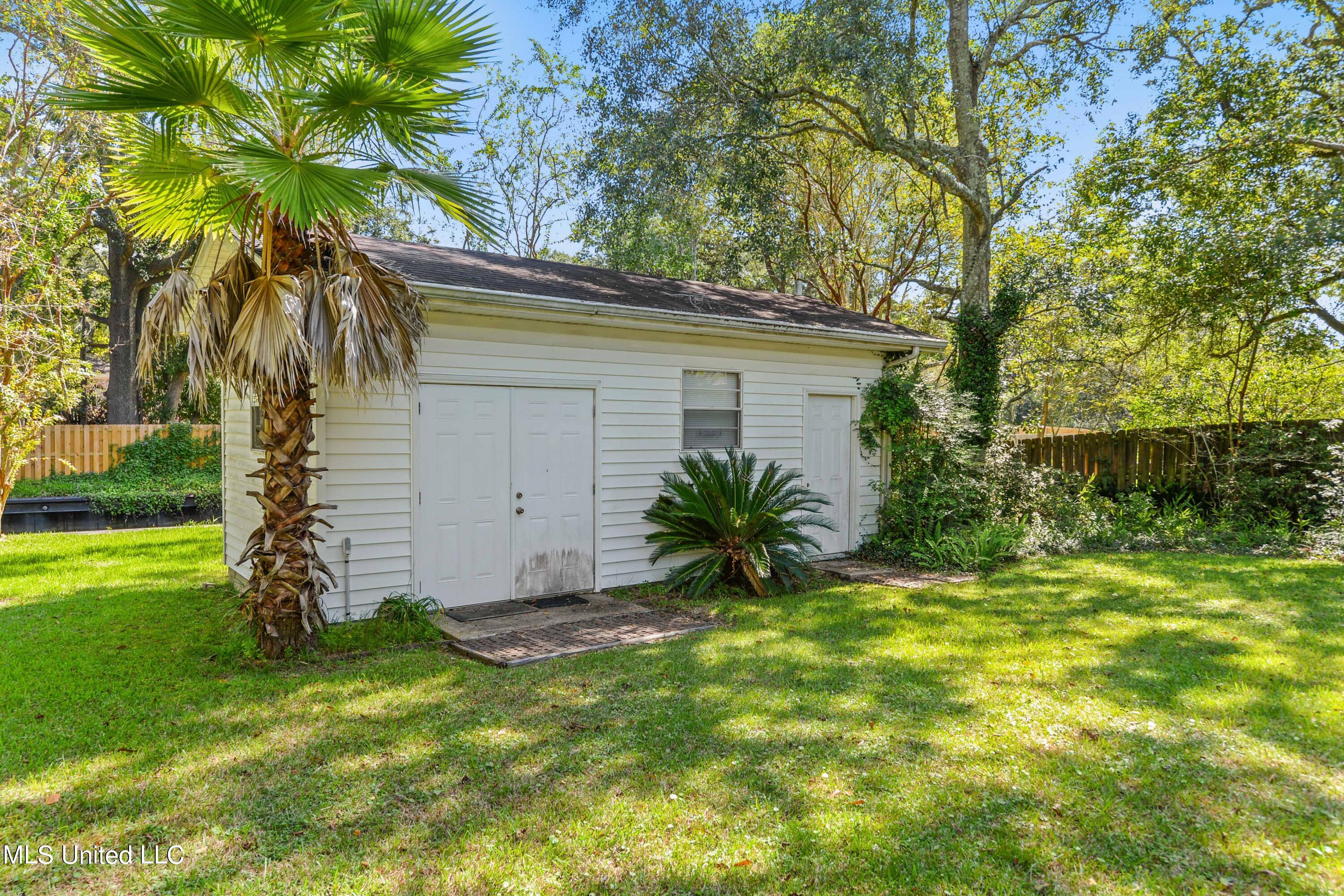 1710 Bates Street Pascagoula, MS 39581 - Photo 29 of 38 029