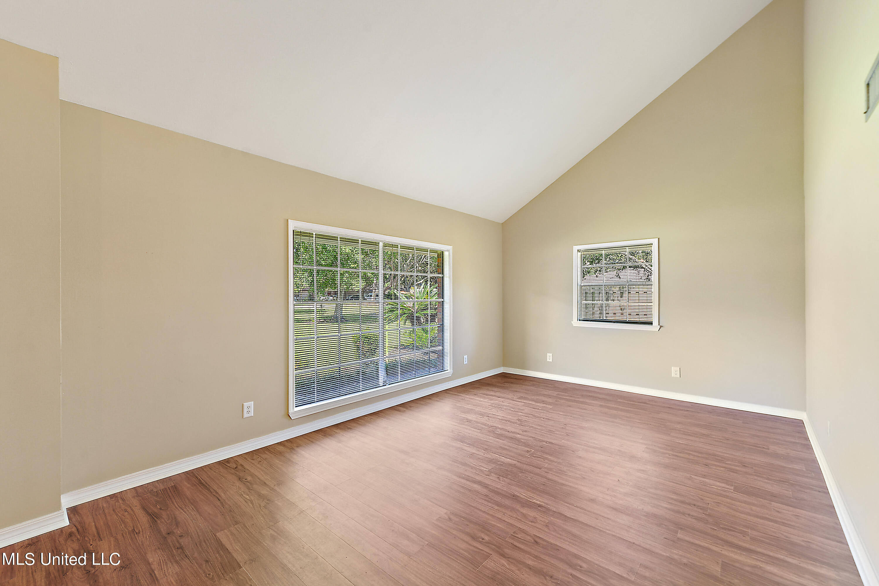 1710 Bates Street Pascagoula, MS 39581 - Photo 6 of 38 006