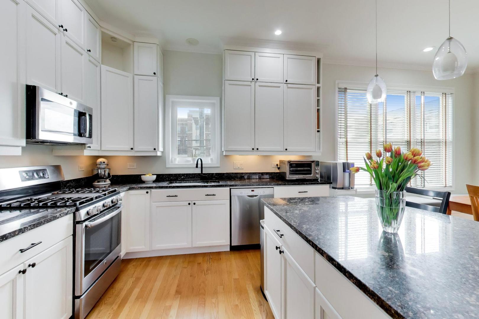 4010 North Clark Street, Unit C Chicago, IL 60613 - Photo 22 of 39