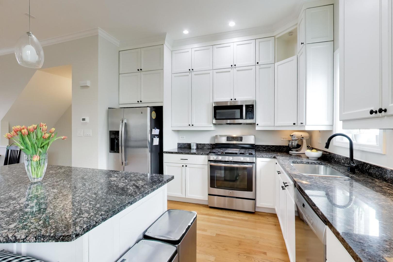 4010 North Clark Street, Unit C Chicago, IL 60613 - Photo 23 of 39